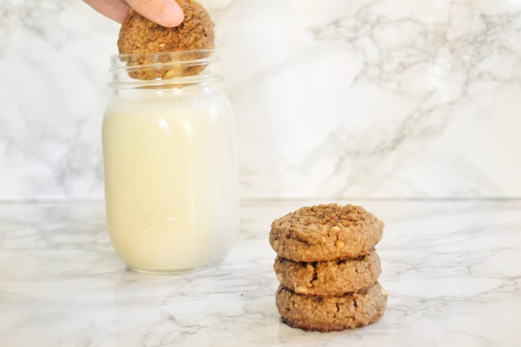 Easy 4 ingredient peanut butter cookies